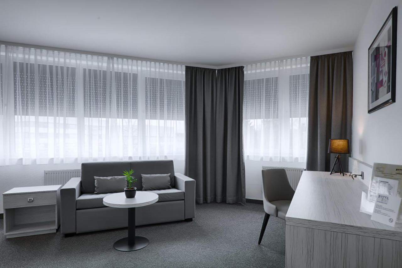 Hotel Townhouse Dahlewitz  ภายนอก รูปภาพ