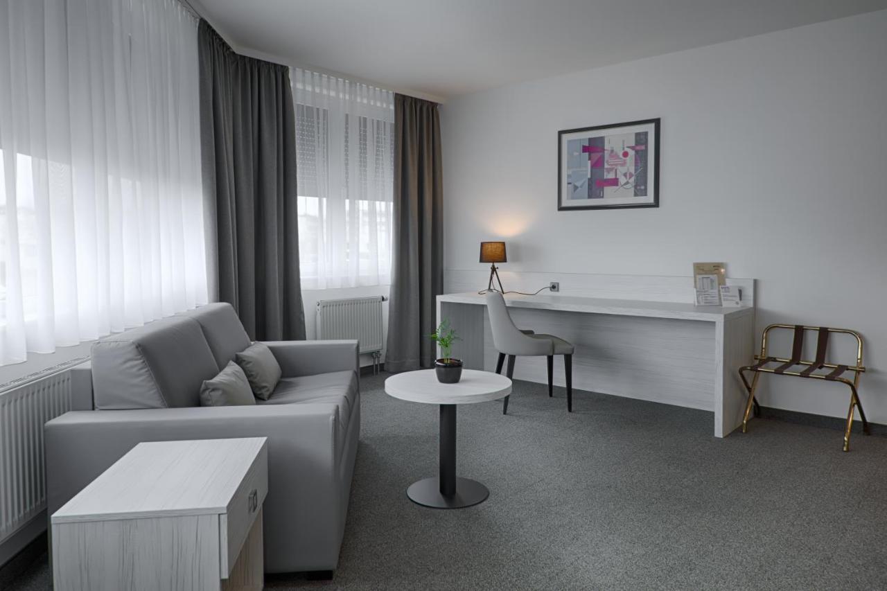 Hotel Townhouse Dahlewitz  ภายนอก รูปภาพ
